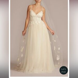 Elegant Cream Lace Gown                        Melissa Sweet     STYLE MS251254